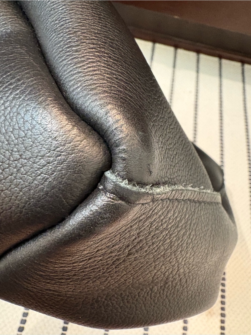 Portland Leather | Large Aspen + sidekick zip pouch | Black - Picture 12 of 17